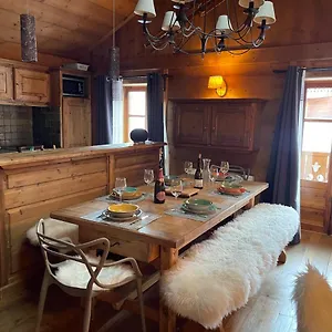 https://lescalade-3.hotels-rhonealpes.com