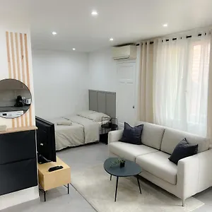  Apartment Republique