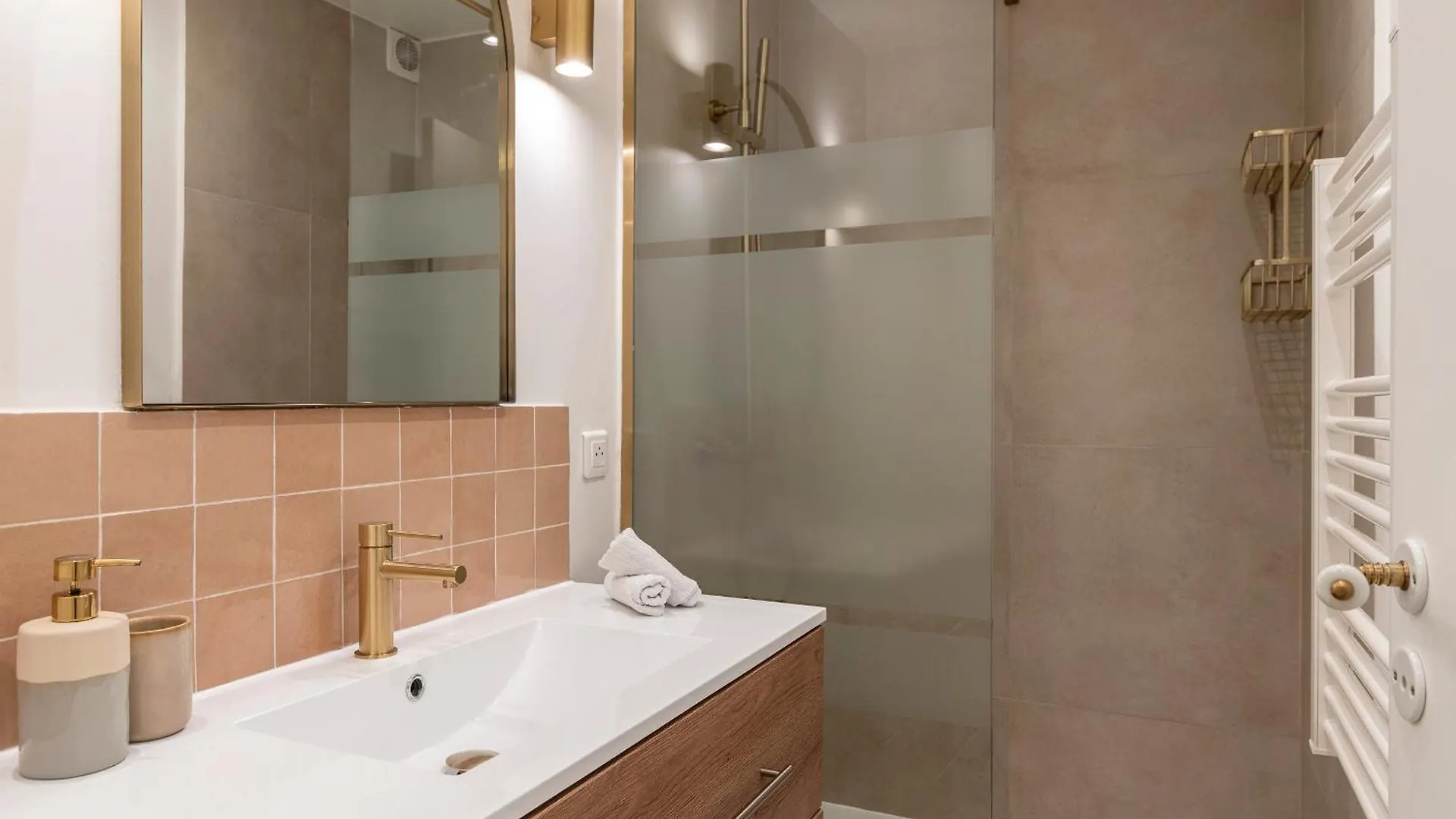 Apartment 2 Pieces Dans Le Vieux Nice - A 3 Min De La Mer Et Du Celebre Cours Saleya